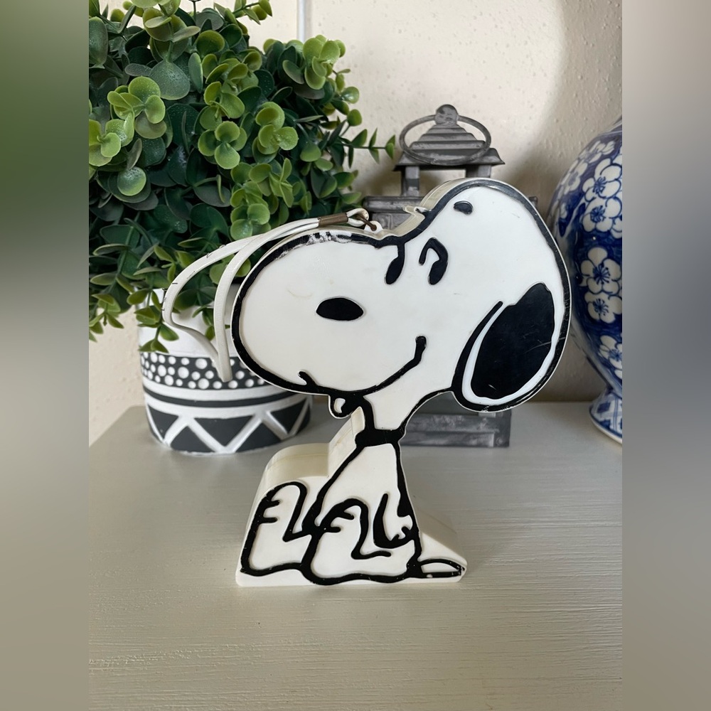 Vintage Schultz 1974 Snoopy Transistor Radio, Takes 9v Battery Untested